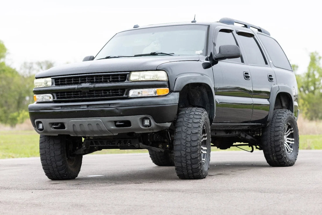 Rough Country 6 Inch Lift Kit | NTD | Chevy/GMC Tahoe/Yukon 2WD/4WD (2000-2006) 28020 - Side View
