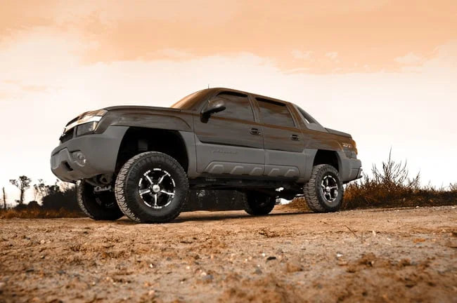 Rough Country 6 Inch Lift Kit | NTD | GMC Yukon XL 1500 2WD/4WD (2000-2006) 27920 - Installation View