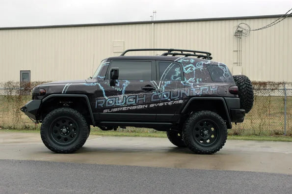 Rough Country 6 Inch Lift Kit | Toyota FJ Cruiser 2WD/4WD (2007-2009) 770S - Installation View