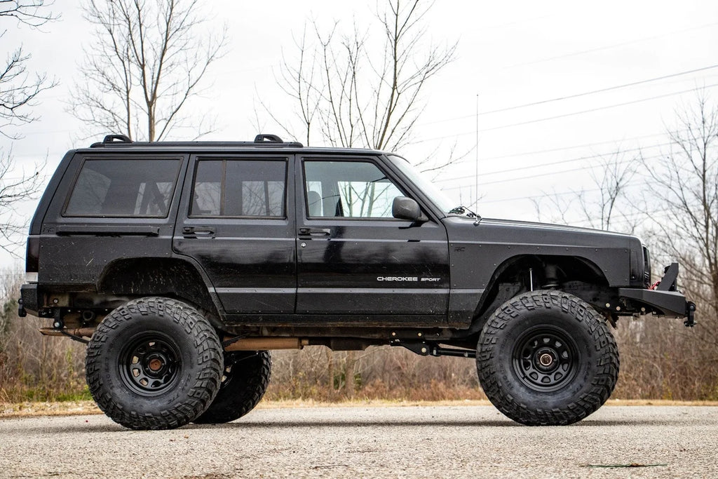Rough Country 6.5 Inch Lift Kit | Long Arm | NP242 | Jeep Cherokee XJ 4WD (1984-2001) 61822 - Installation View