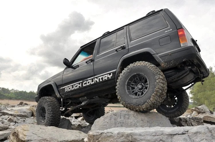 Rough Country 6.5 Inch Lift Kit | Long Arm | NP242 | Jeep Cherokee XJ 4WD (1984-2001) 61822 - Installation View
