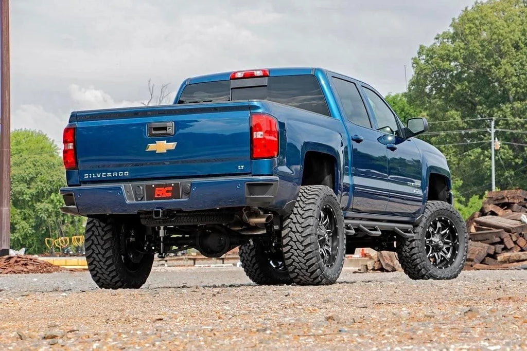 Rough Country 7 Inch Lift Kit | Cast Steel | Vertex | Chevy/GMC 1500 (14-18 & Classic) 23750 - Installation View