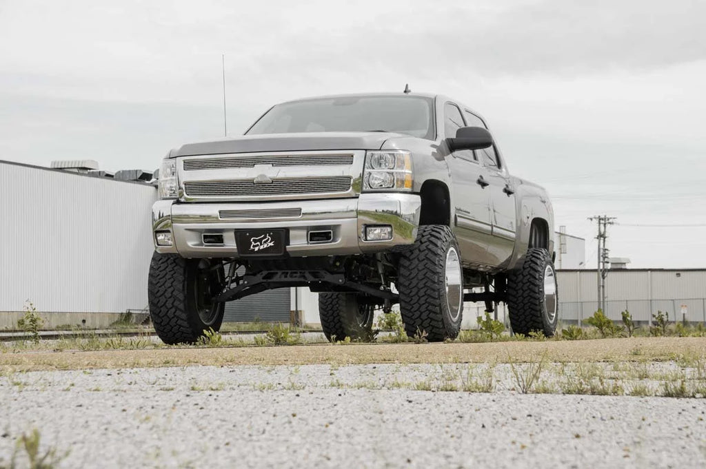 Rough Country 7.5 Inch Lift Kit | Chevy Silverado & GMC Sierra 1500 4WD (2007-2013) 26430 - Side View