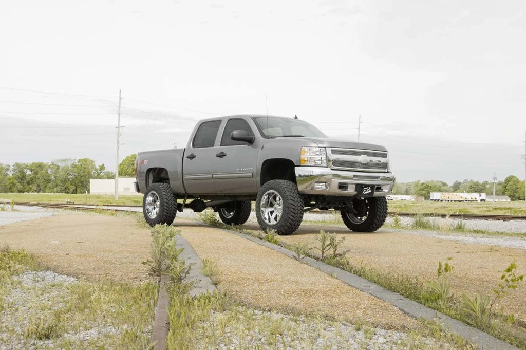 Rough Country 7.5 Inch Lift Kit | Chevy Silverado & GMC Sierra 1500 4WD (2007-2013) 26430 - Installation View