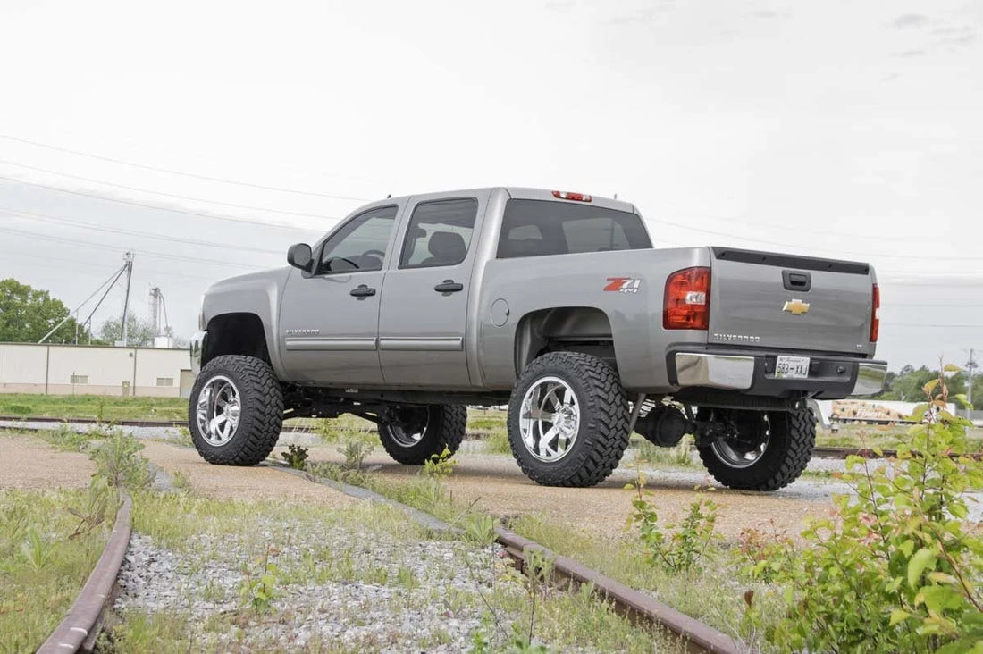 Rough Country 7.5 Inch Lift Kit | N3 Struts | Chevy/GMC 1500 4WD (07-13) 26431 - Back View