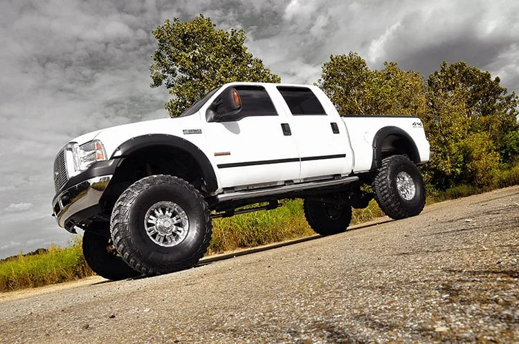 Rough Country 8 Inch Lift Kit | Ford F-250/F-350 Super Duty 4WD (1999-2004) 488.20 - Installation View
