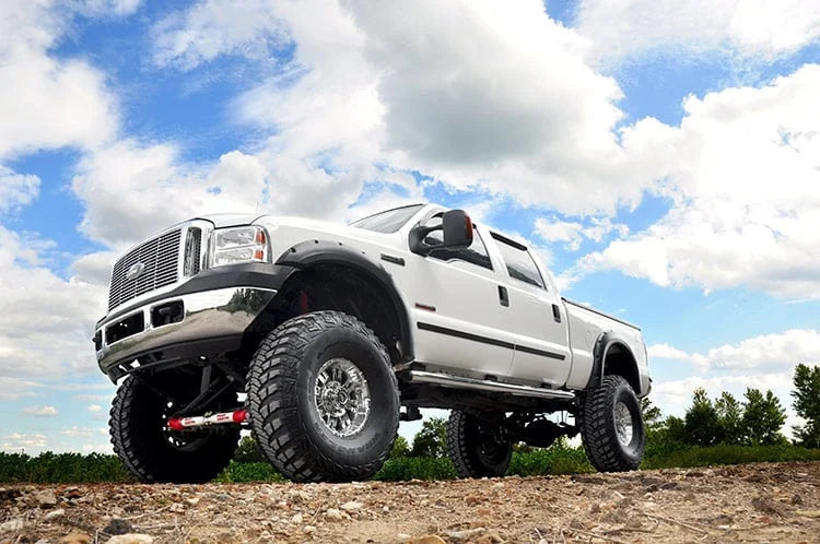 Rough Country 8 Inch Lift Kit | Ford F-250/F-350 Super Duty 4WD (1999-2004) 488.20 - Installation View