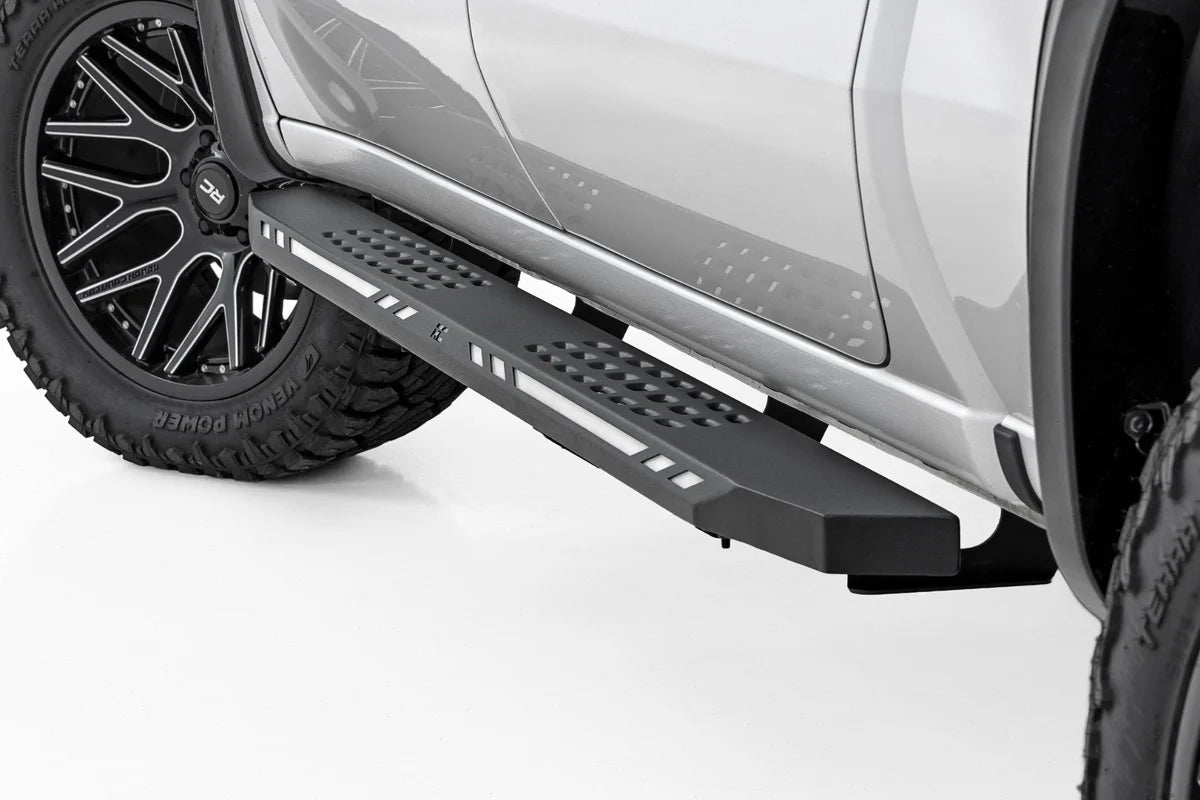 Rough Country AC2 Running Boards Amber/White fits 2019-2026 Chevrolet ...