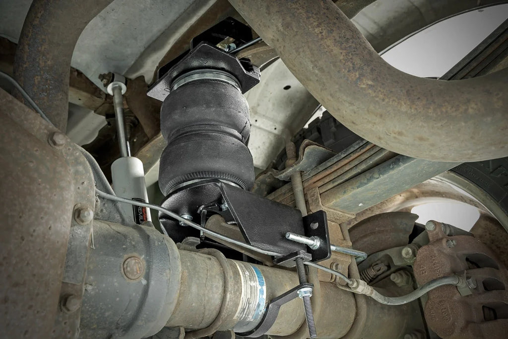 Rough Country Air Spring Kit | | Ford F-250/F-350 Super Duty 4WD (2005-2016) 10023 - Installation View