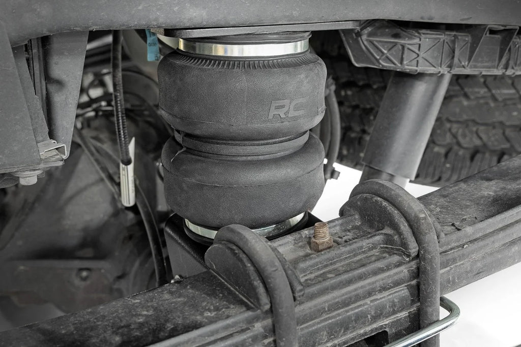 Rough Country Air Spring Kit | Ford F-250/F-350 Super Duty 4WD (2017-2026) - Installation View