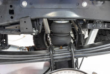 Load image into Gallery viewer, Rough Country Air Spring Kit w/ compressor | Ford F-250/F-350 Super Duty 4WD (2017-2026) - Additional View 6