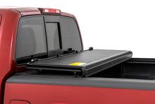Load image into Gallery viewer, Rough Country Hard Low Profile Bed Cover | 5' Bed | Cargo Mgmt | Nissan Frontier (05-21) - Back View