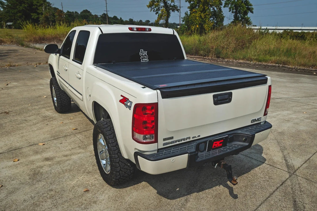 Rough Country Hard Low Profile Bed Cover | 5'9" Bed | No Rail Caps | Chevy/GMC 1500 (07-13) 47113550B - Additional View 6