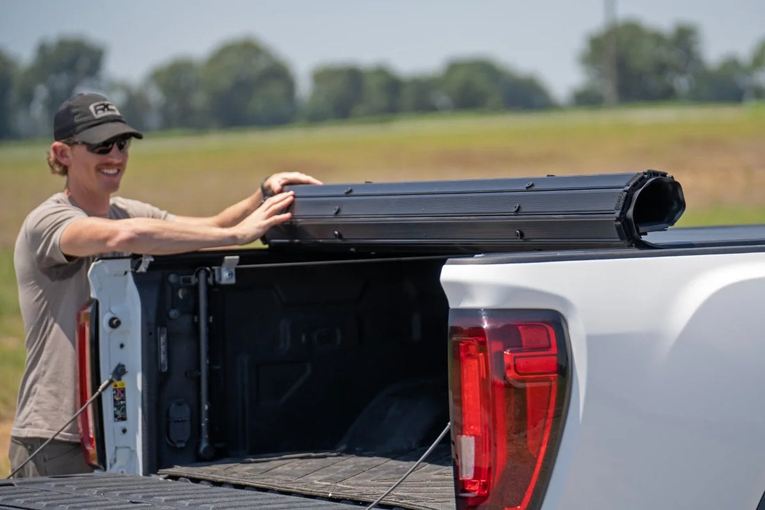 Rough Country Hard Roll Up Bed Cover | 6'9" Bed | Chevy/GMC  Silverado/Sierra 2500HD/3500HD (20-26) - Additional View 6
