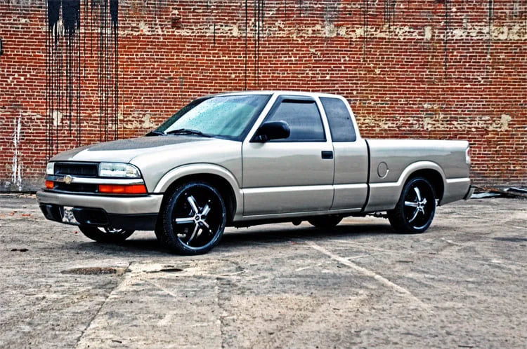 Rough Country Lowering Kit | 2 Inch FR | 2.5 Inch RR | Chevy/GMC Blazer/S10 Truck/S15 Jimmy (82-03) 724 - Installation View