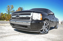 Load image into Gallery viewer, Rough Country Lowering Kit | Knuckle | 2"FR | 4"RR | Chevy/GMC 1500 (07-14) 721.20 - Installation View