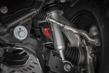 Load image into Gallery viewer, Rough Country M1R Reservoir Loaded Struts | 2 Inch | Front | Toyota Land Cruiser 4WD (24-25) - Side View
