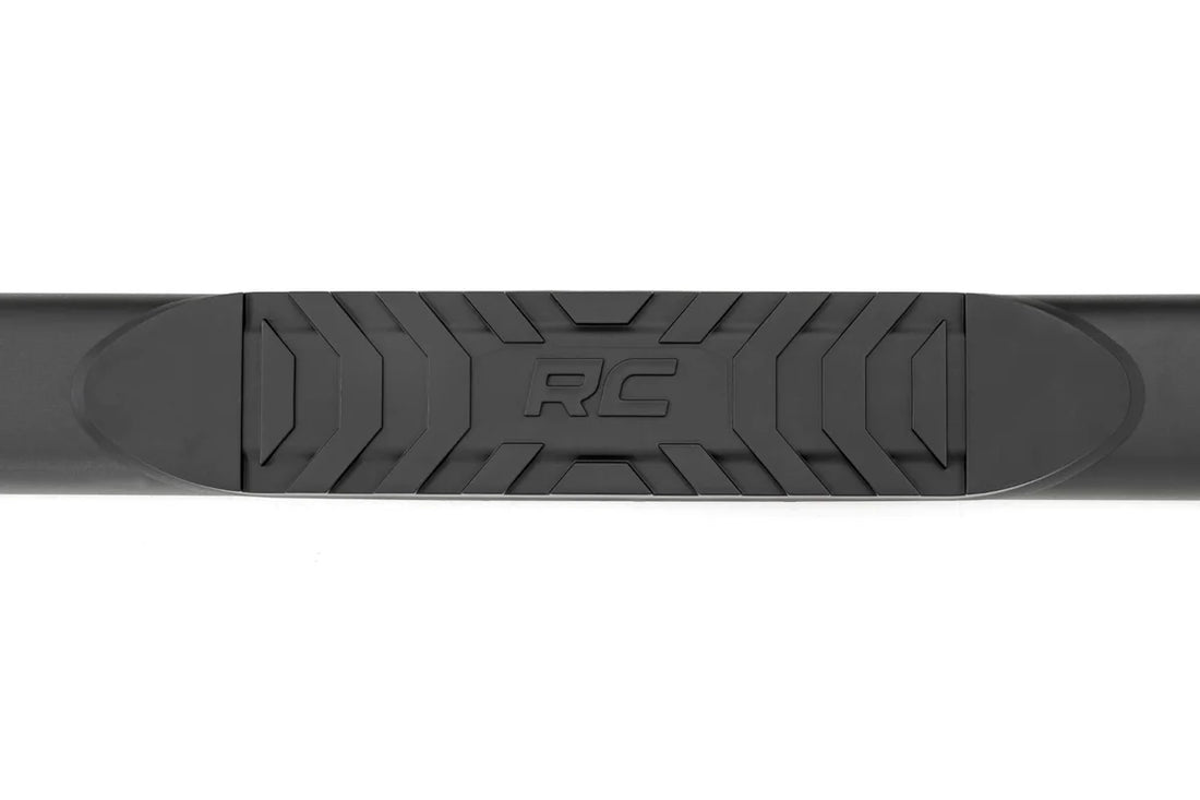 Rough Country Oval Nerf Step | Crew Cab | Black | Ford F-250/F-350 Super Duty (99-16) 21013 - Installation View