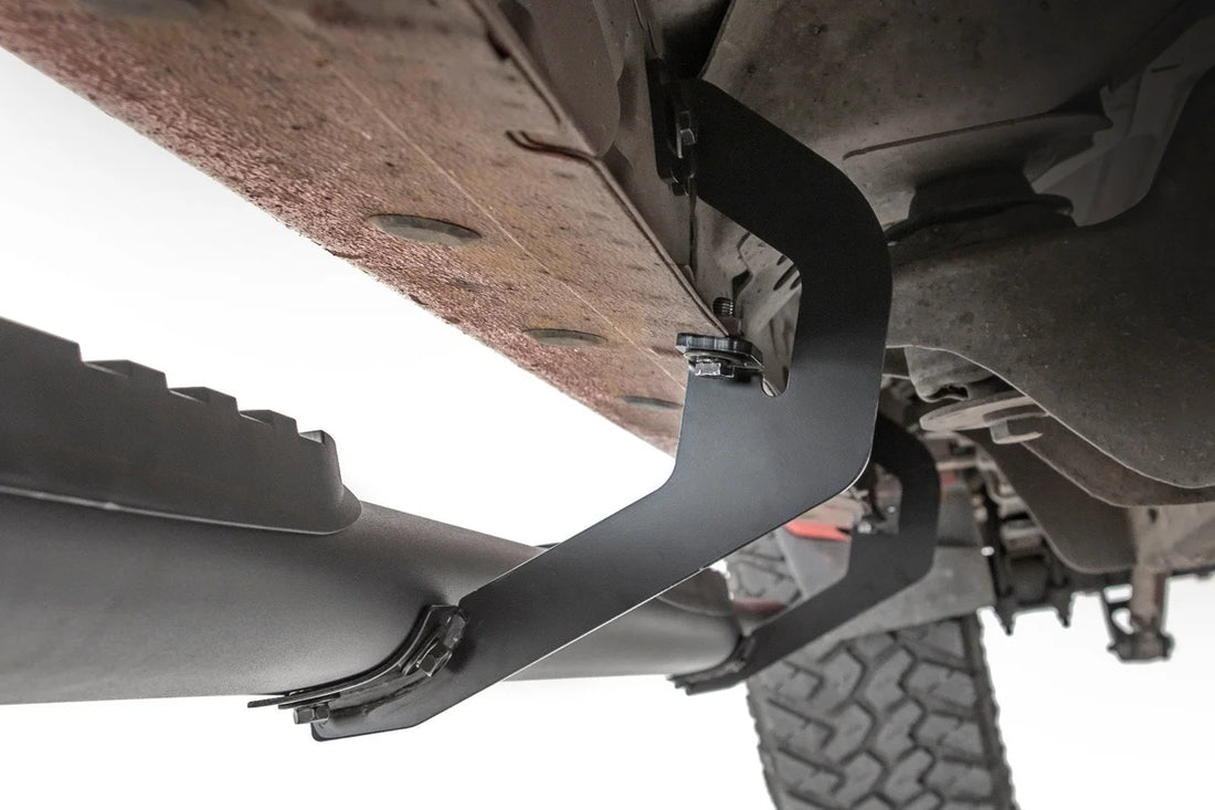 Rough Country Oval Nerf Step | Crew Cab | Chevy/GMC 1500/2500HD/3500HD (07-19 & Classic) 21001 - Additional View 6