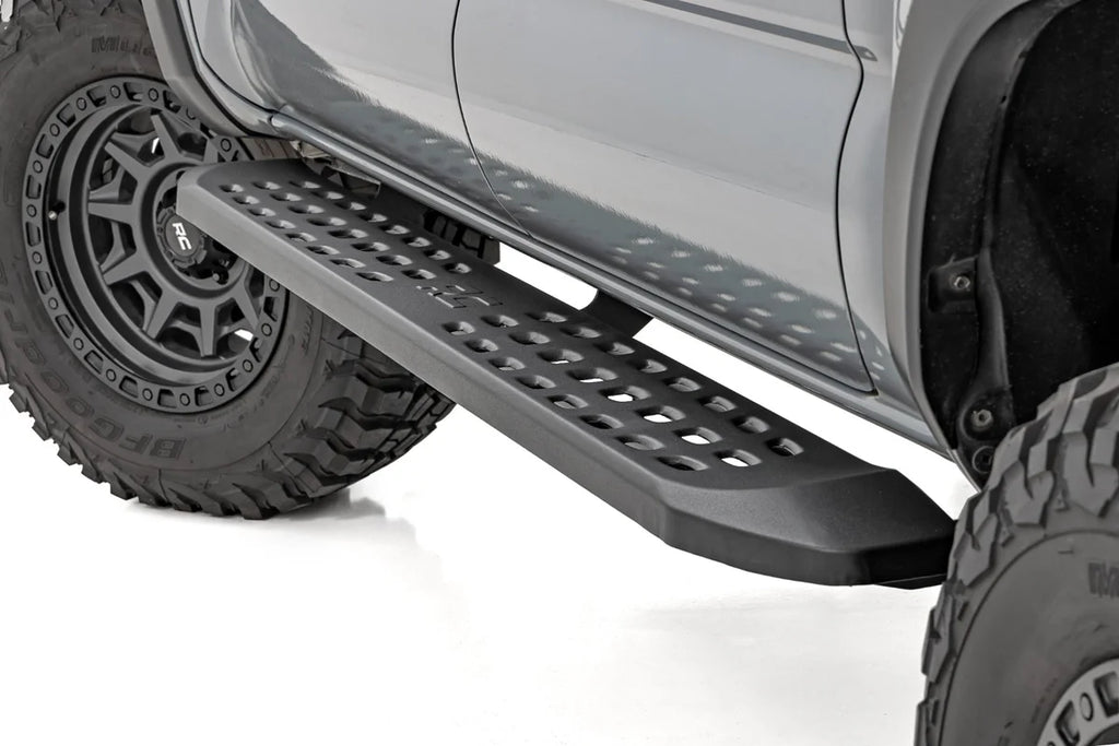 Rough Country RPT2 Running Board | Double Cab | Black | Toyota Tacoma 2WD/4WD (2016-2023) - Main Product View