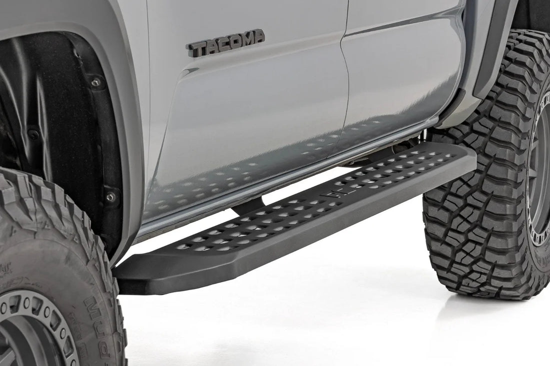 Rough Country RPT2 Running Board | Double Cab | Black | Toyota Tacoma 2WD/4WD (2016-2023) - Installation View