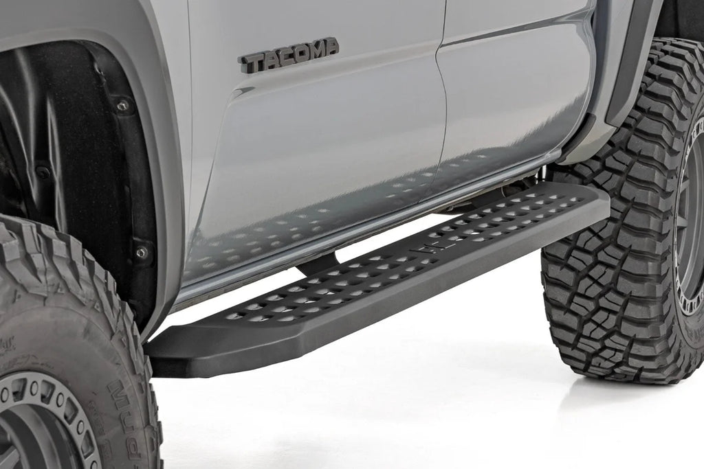 Rough Country RPT2 Running Board | Double Cab | Black | Toyota Tacoma 2WD/4WD (2016-2023) - Installation View