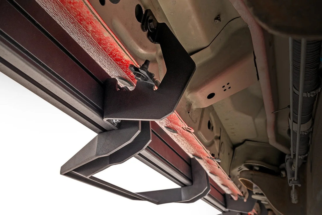 Rough Country SRL2 Adj Aluminum Step | Crew Cab | Chevy/GMC 1500/2500HD/3500HD (07-18 & Classic) - Installation View