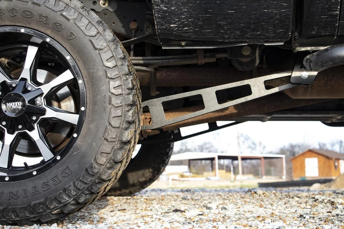 Rough Country Traction Bar Kit | 0-3 Inch Lift | Ford F-250 Super Duty 4WD (2008-2016) 51005 - Installation View