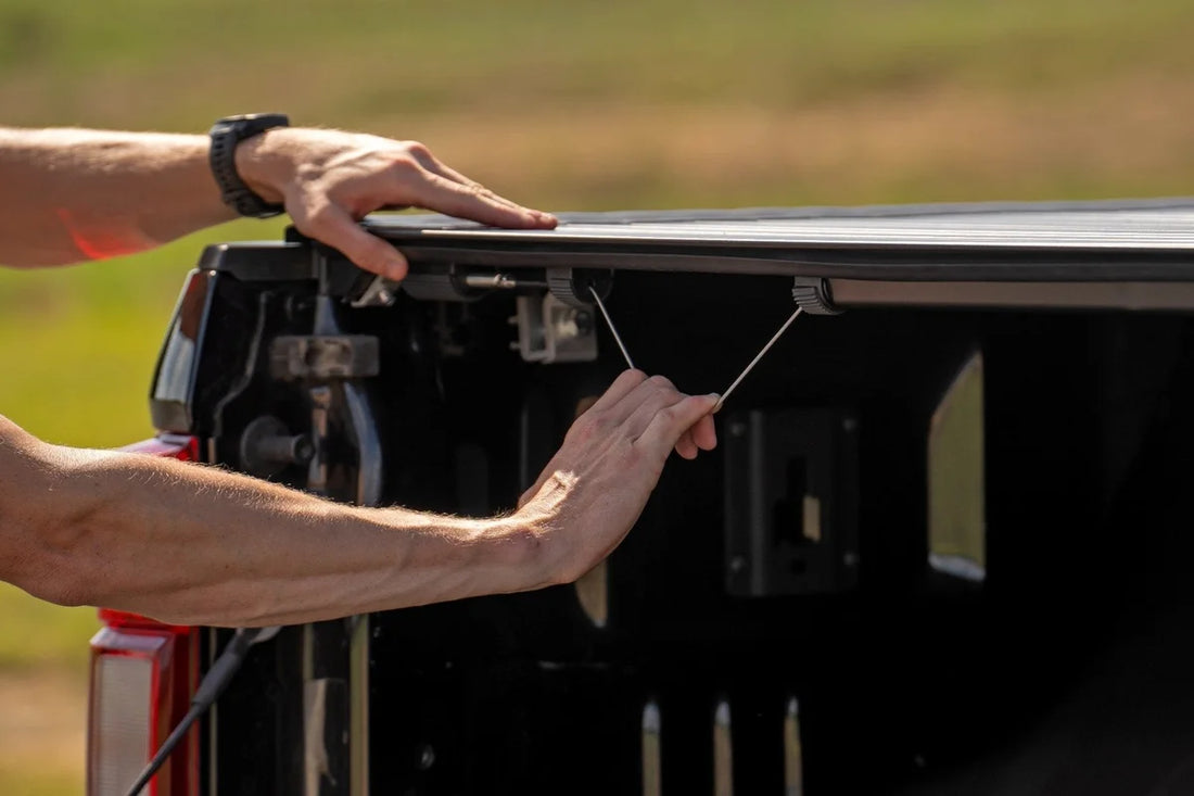 Rough CountryHard Roll Up Bed Cover | 6'10" Bed | Ford F-250/F-350 Super Duty (17-26)50517650 - Additional View 6