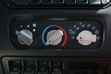 Load image into Gallery viewer, Rugged Ridge 3-Pc Alu Climate Control Knob Set Blue 99-06TJ - Back View