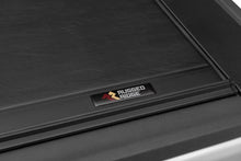 Load image into Gallery viewer, Rugged Ridge Armis Retractable Locking Bed Cover w/o Trail Rails 20-21 Jeep Gladiator JT - Additional View 7