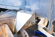 Load image into Gallery viewer, RustBuster Bed and Cab Mount Brackets - Additional View 5
