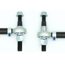 Load image into Gallery viewer, SPL Parts Porsche 996/997 Rear Toe Arms with Toe Eccentric Lockouts - Installation View