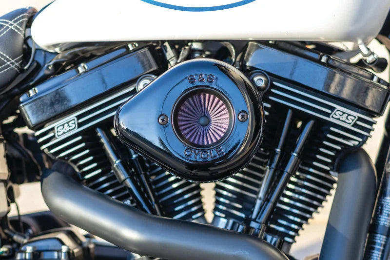 S&S Cycle 08-16 Touring/16-17 Softail Models Stealth Air Stinger Kit w/ Gloss Black Teardrop - Installation View
