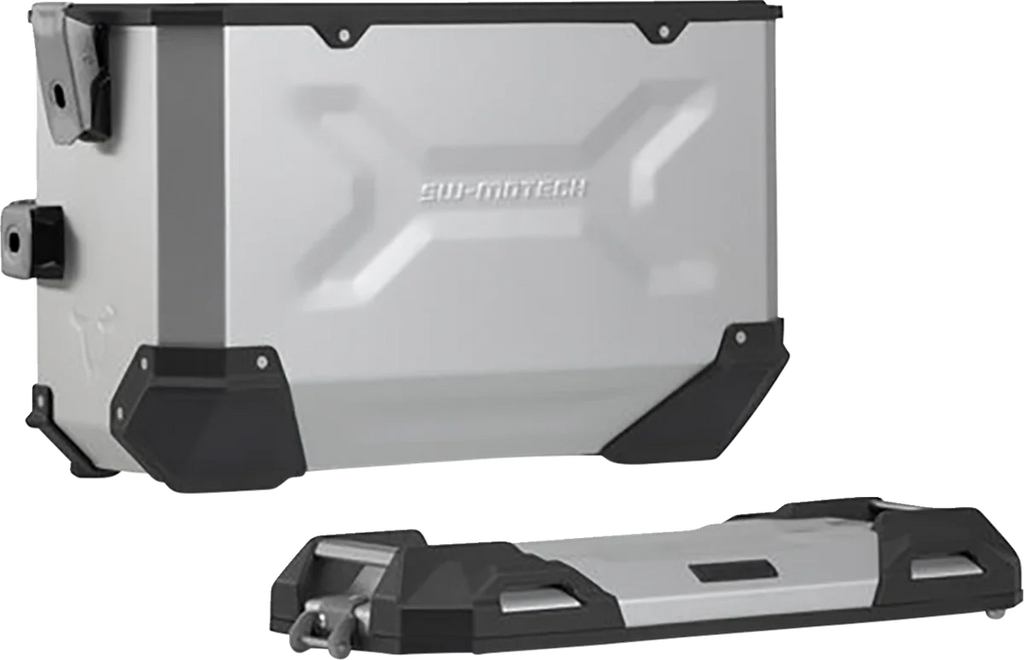 SW-MOTECH TRAX ADV Aluminum Case System - Silver - Honda CB/CBR/NX 500 '13-'24 KFT.01.400.70001/S - Installation View