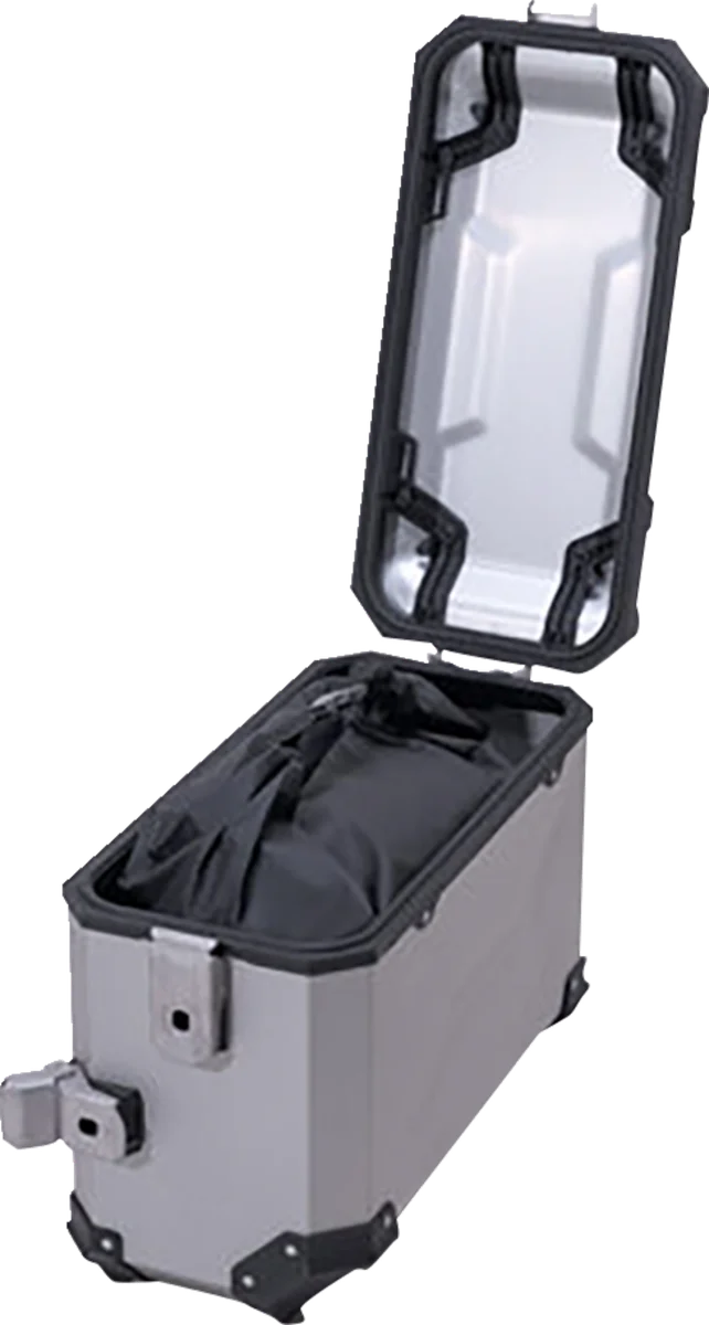SW-MOTECH WP Inner Bag - TRAX - M BCKALK.00.165.11000B - Installation View