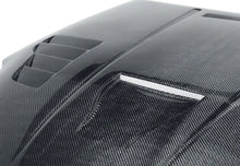Load image into Gallery viewer, Seibon 02-06 Nissan 350Z VT Carbon Fiber Hood - Side View