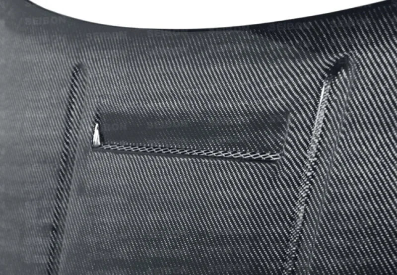 Seibon 02-06 Nissan 350Z VT Carbon Fiber Hood - Installation View
