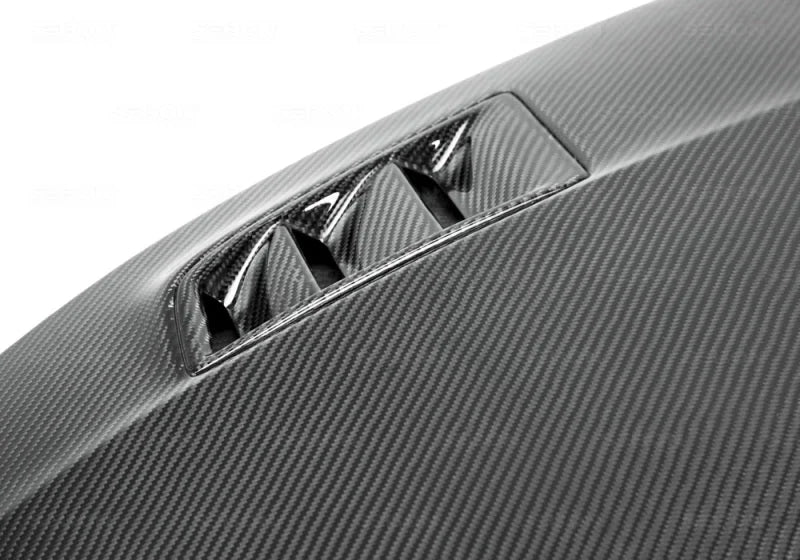 Seibon 06-07 Honda Civic 4 Door MGII-Style Carbon Fiber Hood - Detail View