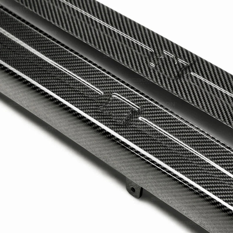Seibon 09-10 Nissan GTR R35 OEM Style Carbon Fiber Door Sills (Pair) - Installation View
