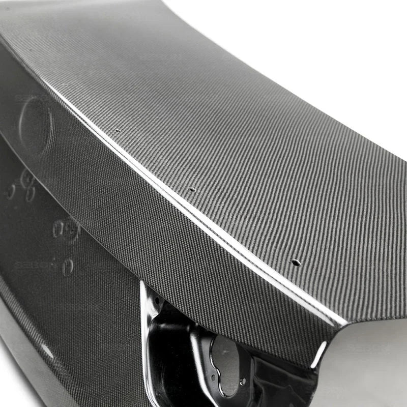 Seibon 13-18 Lexus GS OEM Carbon Fiber Trunk Lid - Installation View