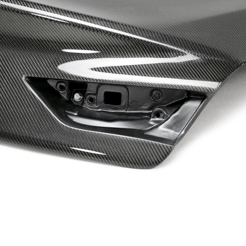 Seibon 17-19 Infiniti Q60 OE-Style Carbon Fiber Trunk Lid - Installation View