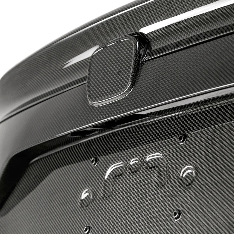 Seibon 2016+ Honda Civic 4dr OEM Carbon Fiber Trunk Lid - Installation View