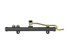Load image into Gallery viewer, Skunk2 06-09 Honda Civic Si Composite High Volume Fuel Rails - Installation View