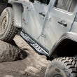 Load image into Gallery viewer, Smittybilt Apollo Sliders w/ Step fits 2018-2025 Jeep Wrangler JLU