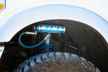 Load image into Gallery viewer, Superlift 11-16 Ford F-250/F-350 SD 4WD 6in Lift Kit w/Repl Radius Arms &amp; King Coilovers Rear Shocks - Side View