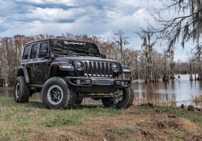 Superlift 18-22 Jeep Wrangler JL (NO Mojave) 4WD 2.5in Dual Rate Coil Lift Kit w/Fox 2.0 Res Shocks - Side View