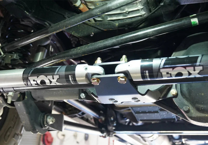 Superlift  2023 Ford F-250/350 Dual Steering Stabilizer Kit with FOX Stabilizers  -No lift required - Side View