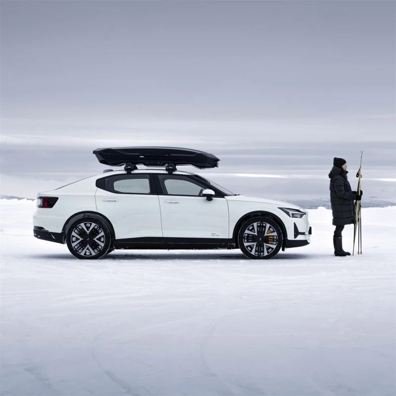 Thule Motion 3 XL Low Roof Box Glossy - Black - Installation View
