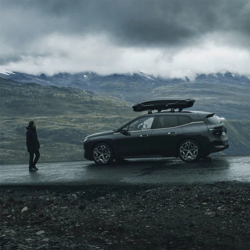 Thule Motion 3 XXL Low Roof Box Glossy - Black - Back View